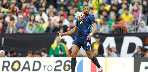 Bremer comemora gol contra a França