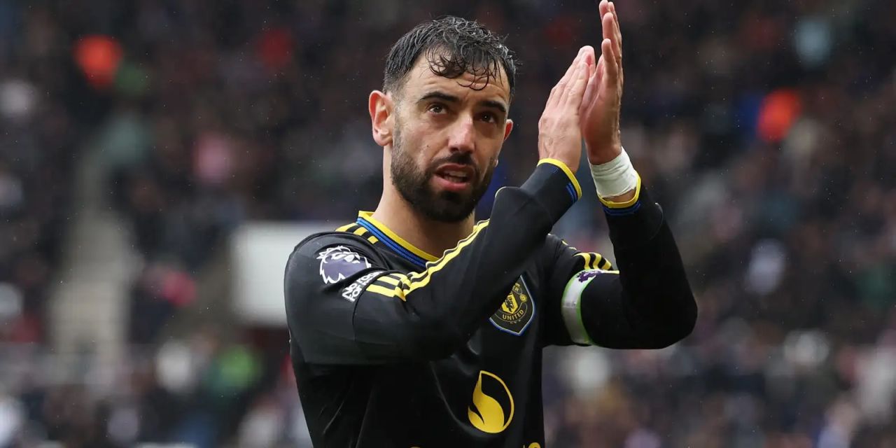 Bruno Fernandes comemorando gol com a camisa do Manchester United