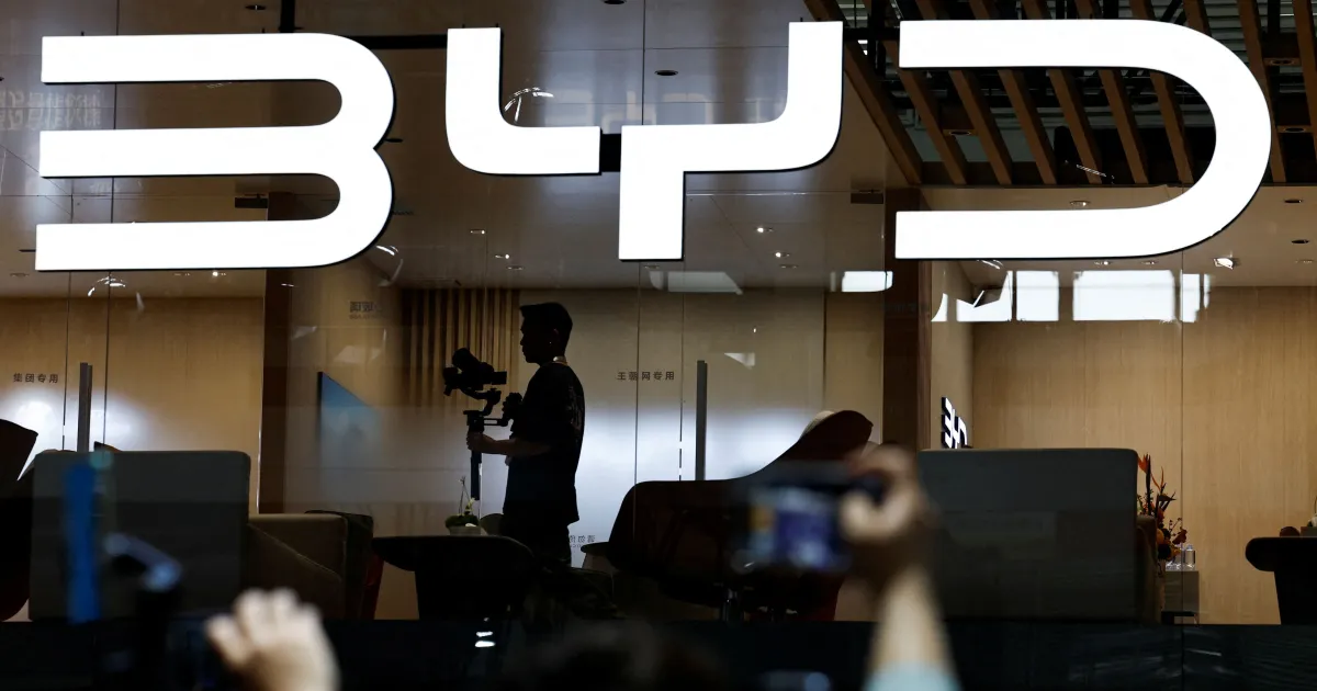 Planta e carros da BYD