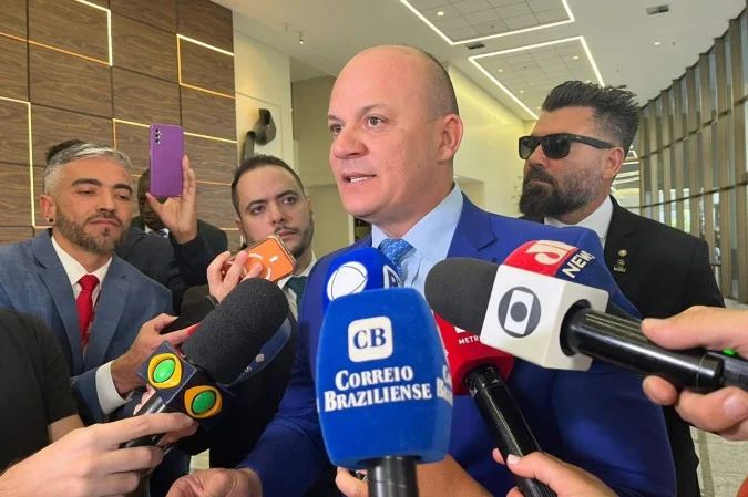 Senador Flávio Bolsonaro em entrevista