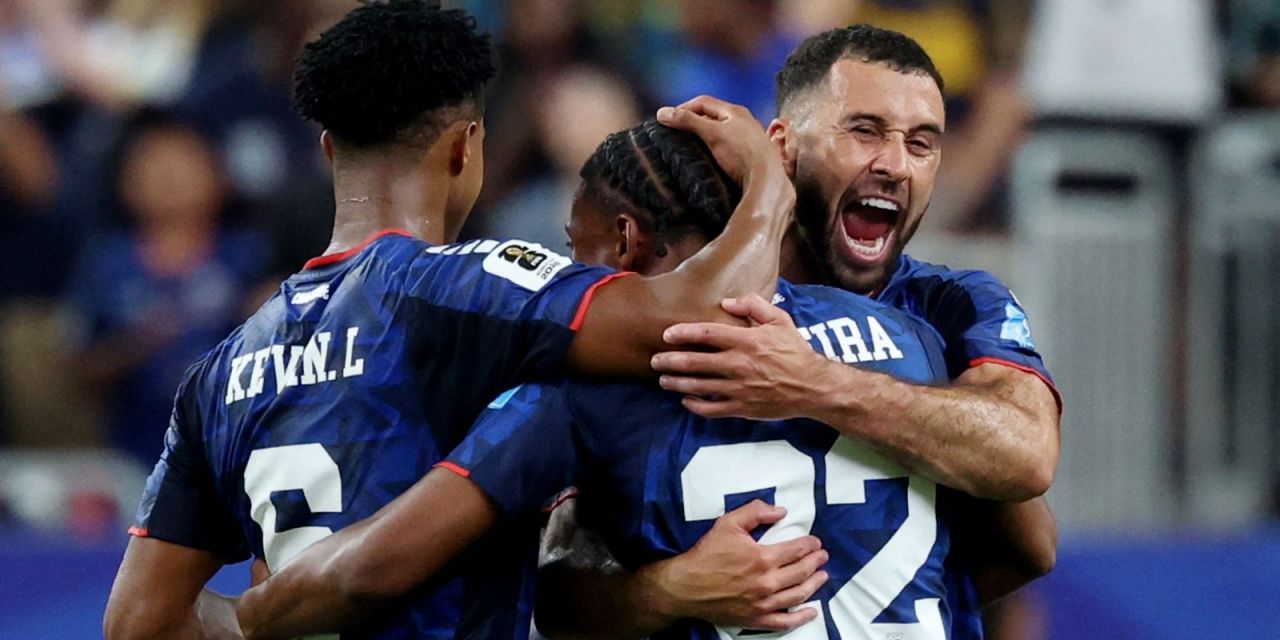 Jogadores de Cabo Verde comemorando classificação