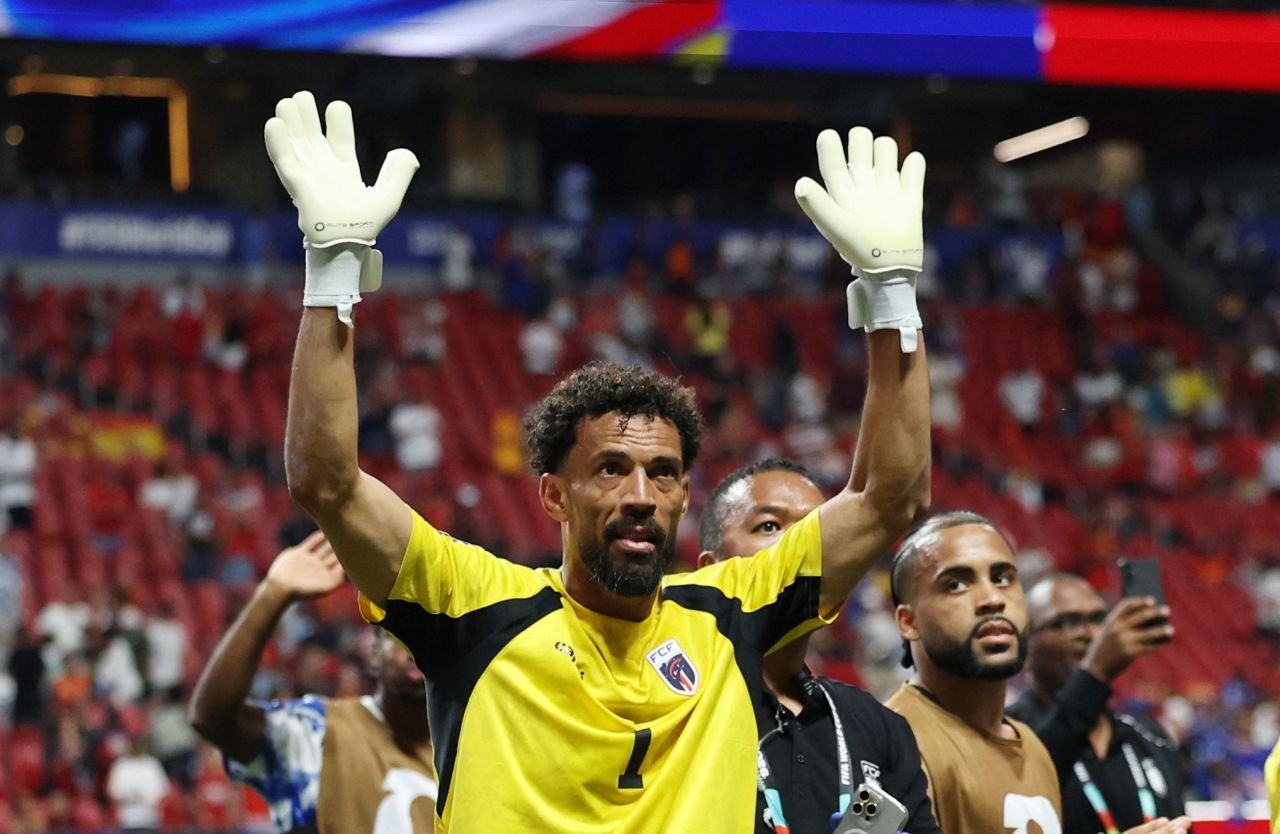 Goleiro Vozinha em jogo Espanha x Cabo Verde