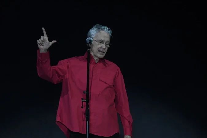 Caetano Veloso convocando ato no Posto 5 de Copacabana