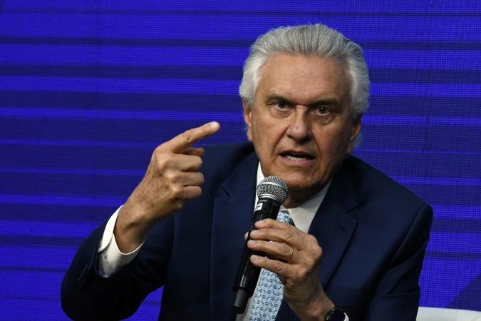 Ronaldo Caiado reunido com dirigentes da ABERT e da ANJ