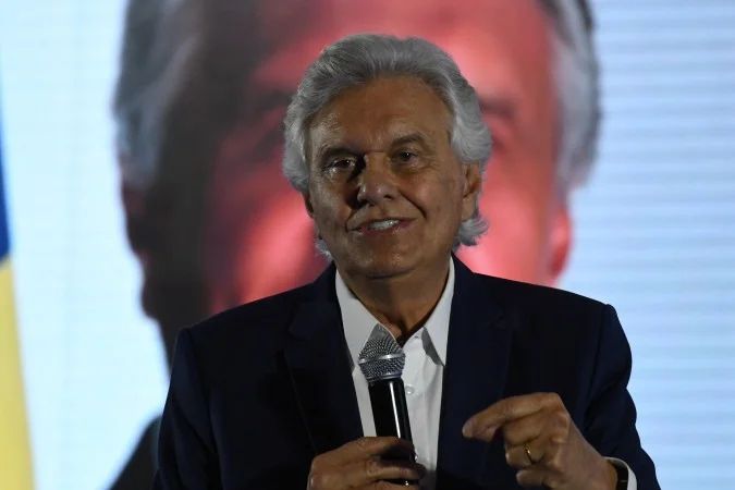 Ronaldo Caiado discursando em evento no Rio