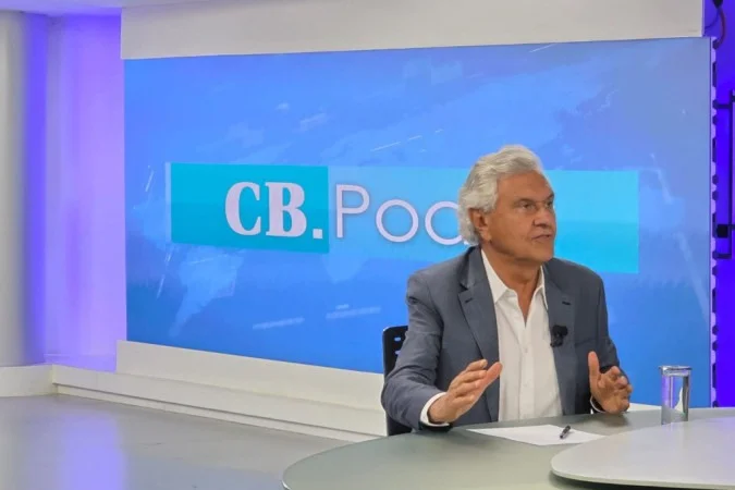 Ronaldo Caiado concedendo entrevista ao CB.Poder