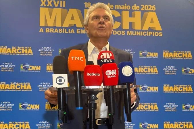 Ronaldo Caiado discursando na Marcha dos Prefeitos em Brasília