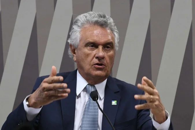 Ronaldo Caiado em coletiva na Marcha dos Prefeitos