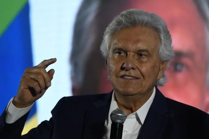 Ronaldo Caiado deixa Hospital Vila Nova Star