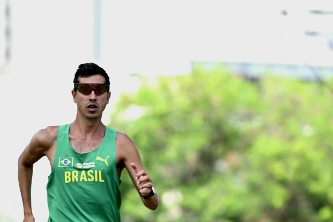 Caio Bonfim em treino de marcha