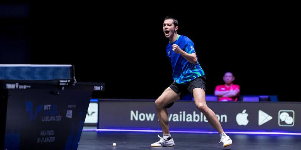 Hugo Calderano em ação na final do WTT de Ljubljana