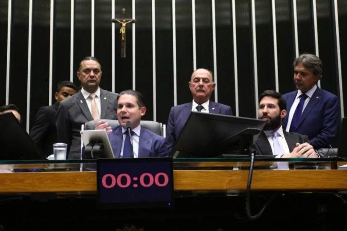 Plenário da Câmara votando propostas sobre MEI