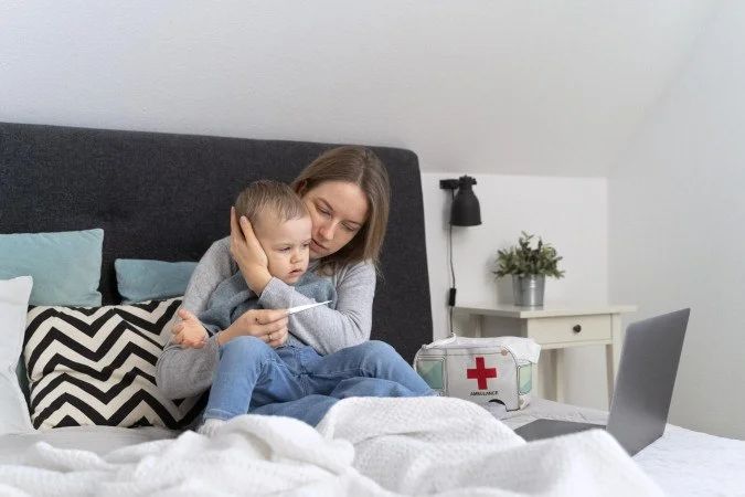 pais acompanham criança doente
