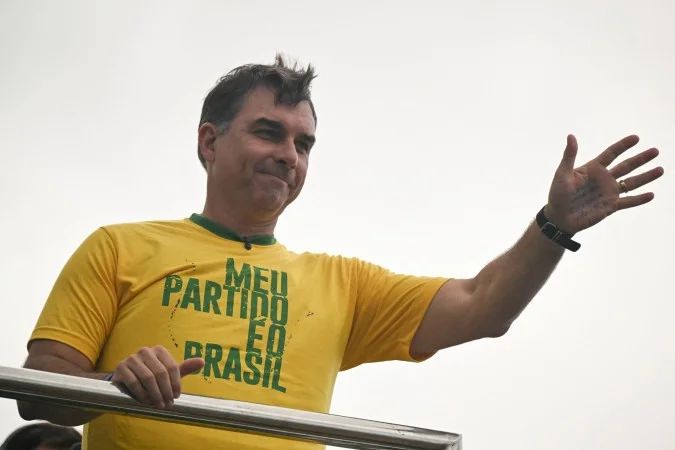 Flávio Bolsonaro em evento político