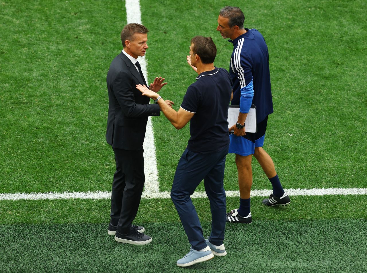 Lopetegui conversa com Marsch após partida