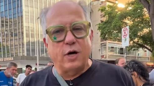 Pé de maconha apreendido pela Polícia Militar na Praça Sete