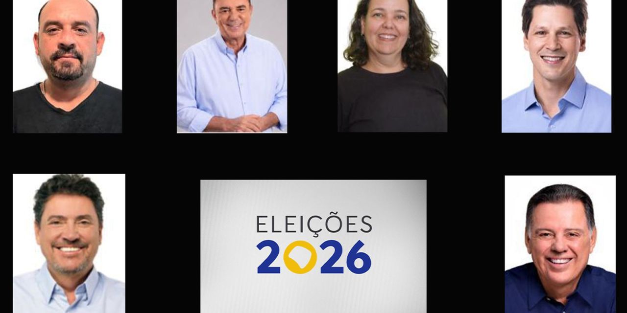 Urna eletrônica e cédulas de votação