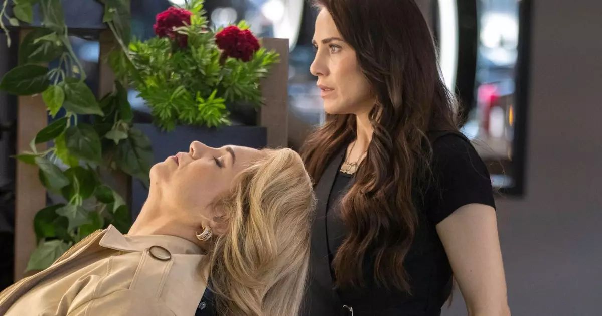 Letícia Colin como Adriana em cena de 'Quem Ama Cuida'