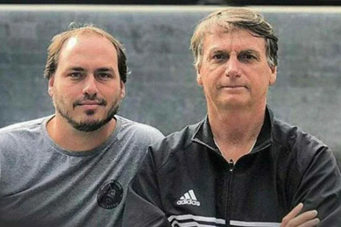 Carlos Bolsonaro em visita a Jair Bolsonaro em Brasília