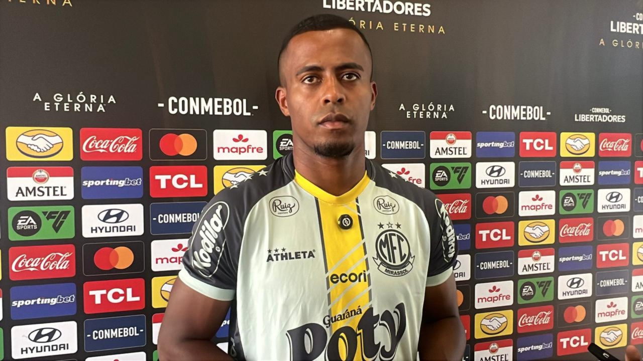 Carlos Eduardo celebra gol pelo Mirassol