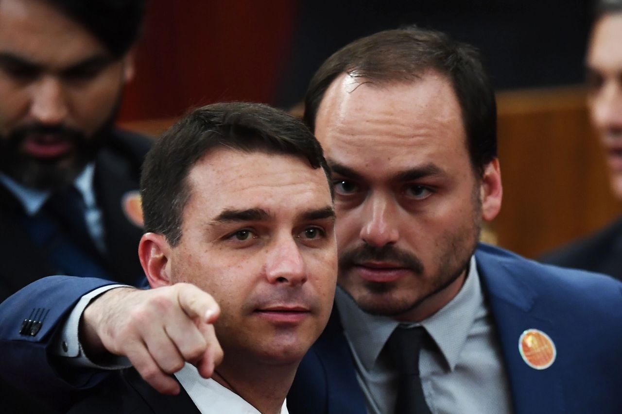 Carlos Bolsonaro em pronunciamento republicado
