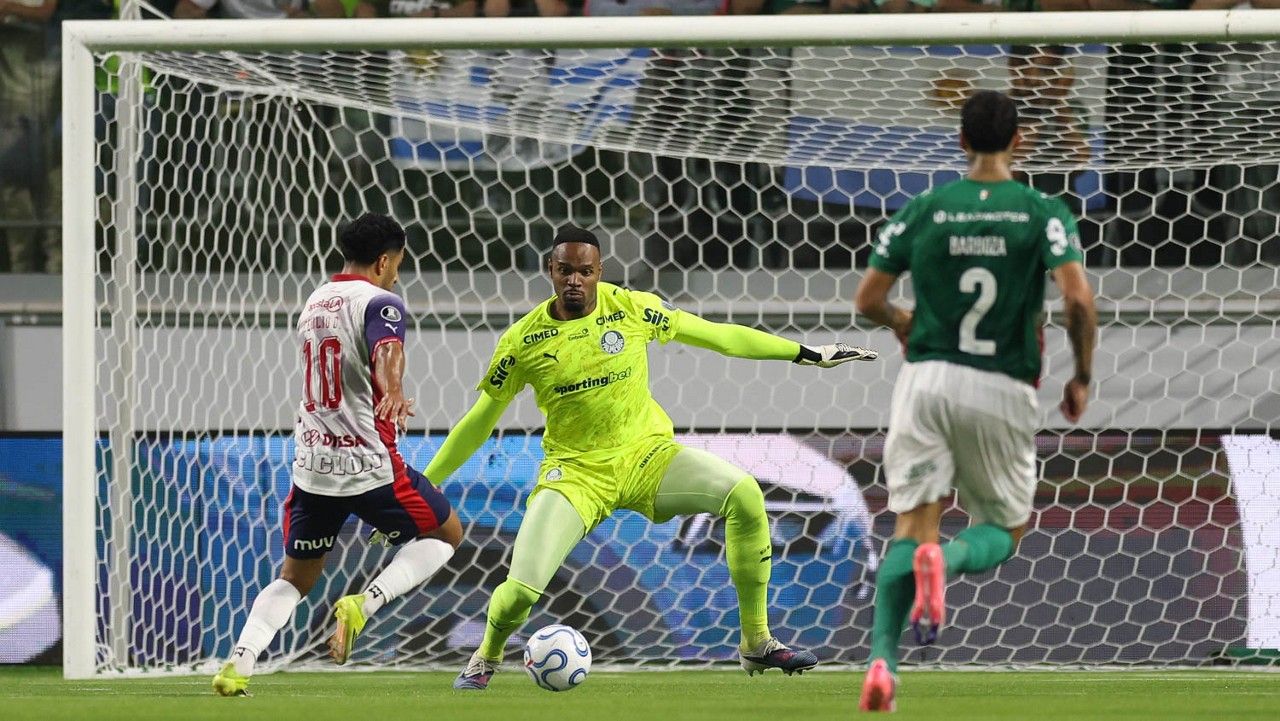 Carlos Miguel durante Palmeiras x Cerro Porteño no Nubank Parque