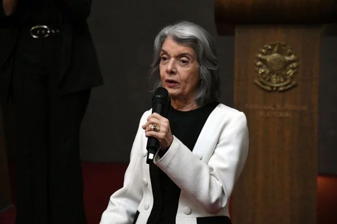 Ministra Cármen Lúcia no plenário do STF