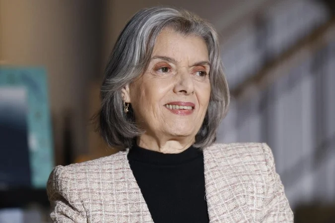 Ministra Cármen Lúcia em sessão plenária do STF