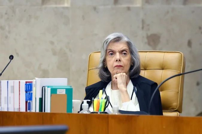 Cármen Lúcia discursando na SBPC em Niterói