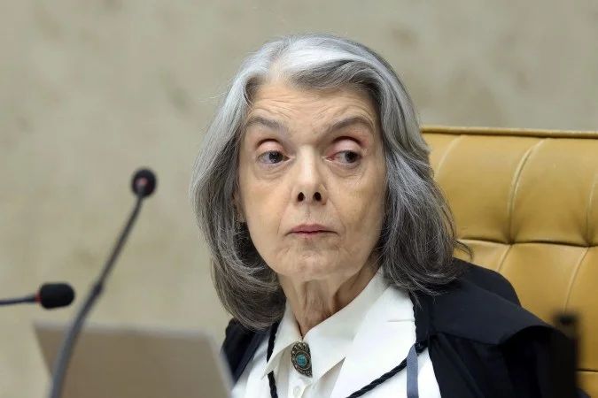 Ministra Cármen Lúcia no plenário do STF