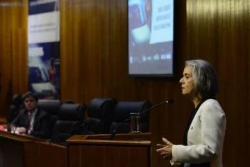 Cármen Lúcia discursando na SBPC em Niterói