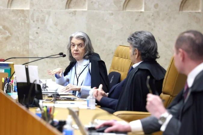 Ministra Cármen Lúcia durante sessão do STF