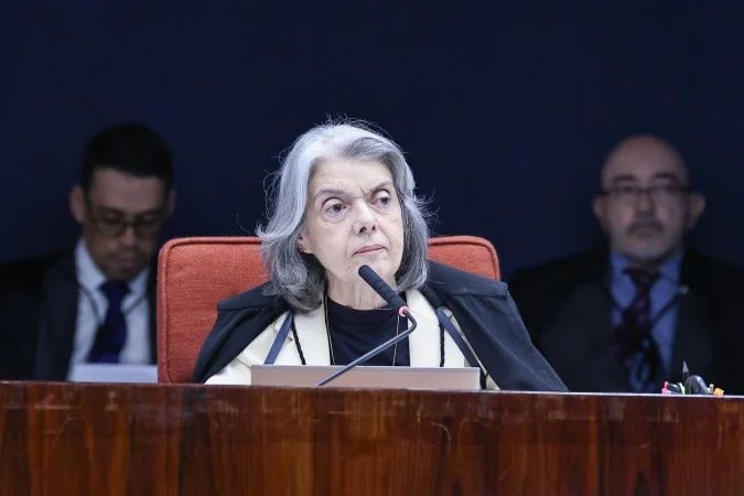 Cármen Lúcia no plenário do STF