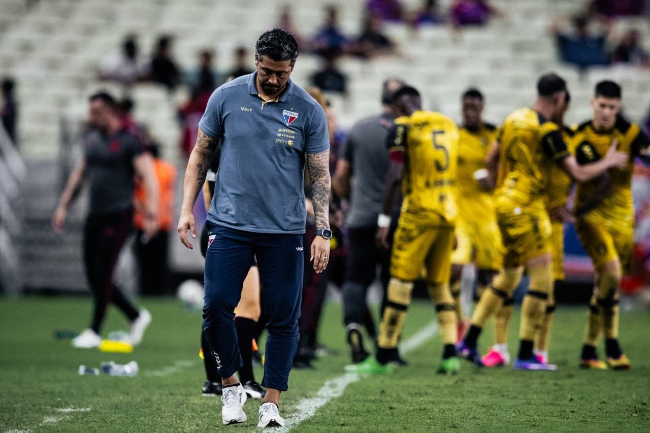 Thiago Carpini durante partida pelo Fortaleza