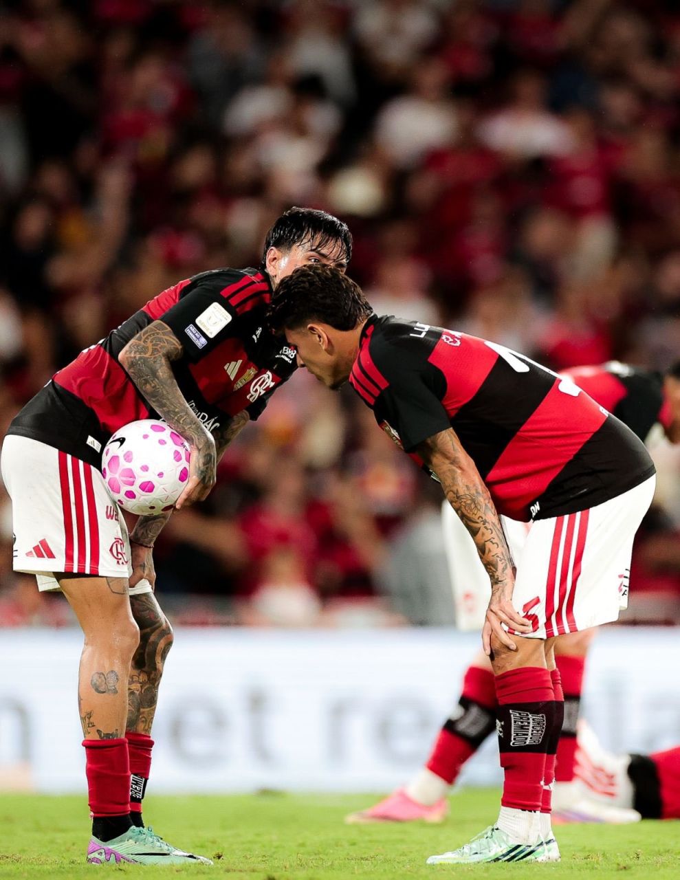 Carrascal comemora após marcar pênalti contra o Atlético-MG