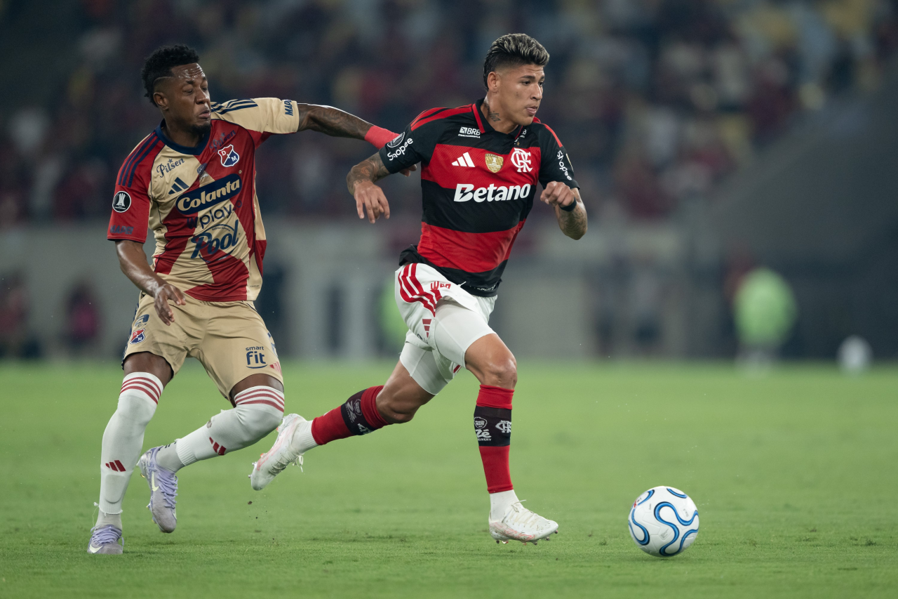 Carrascal tenta finalização no Maracanã