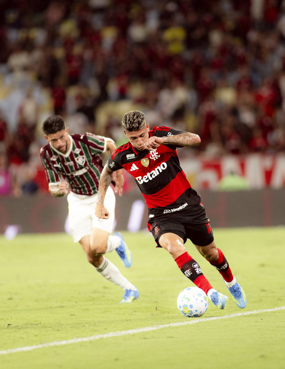 Carrascal expulso em jogo contra Fluminense