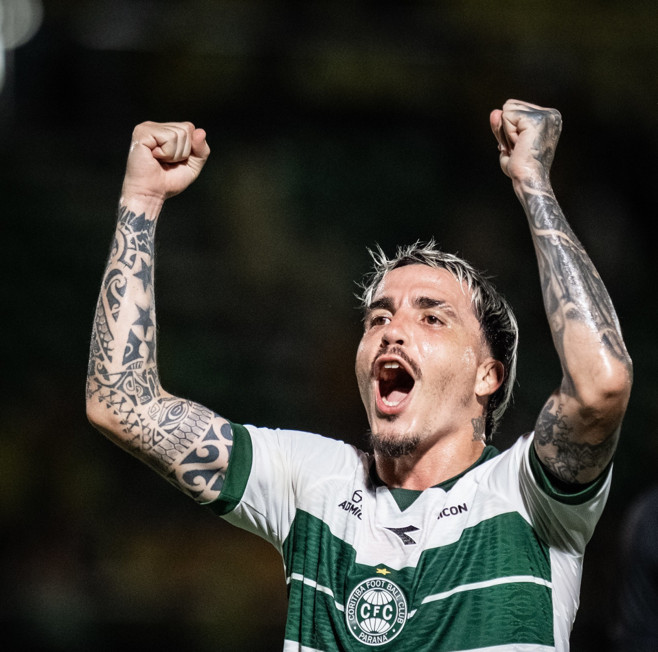 Alef Manga comemorando gol pelo Remo