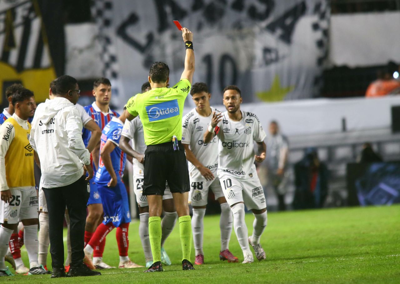 Neymar expulso após jogo contra o Bahia