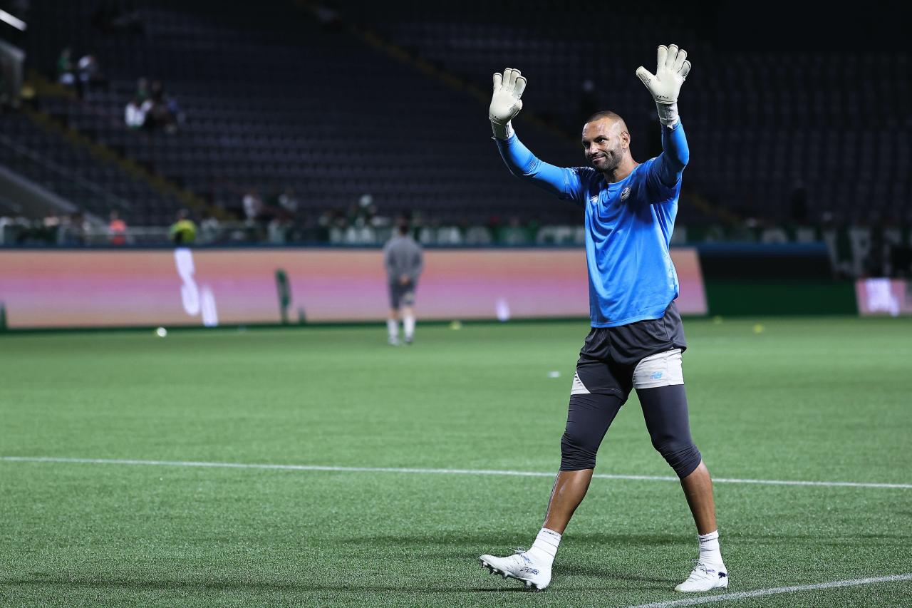 Jogadores do Grêmio e Fluminense em campo durante jogo
