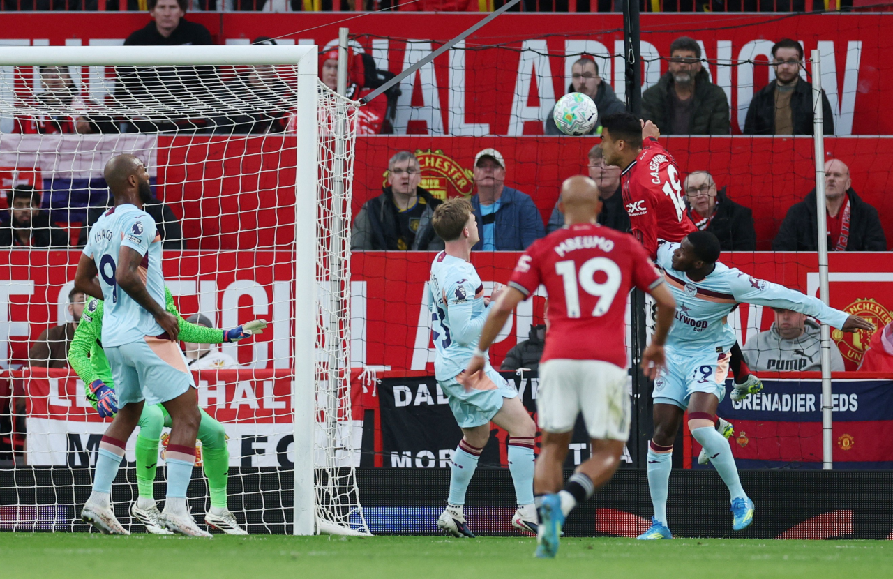 Casemiro cabeceia e marca gol pelo Manchester United