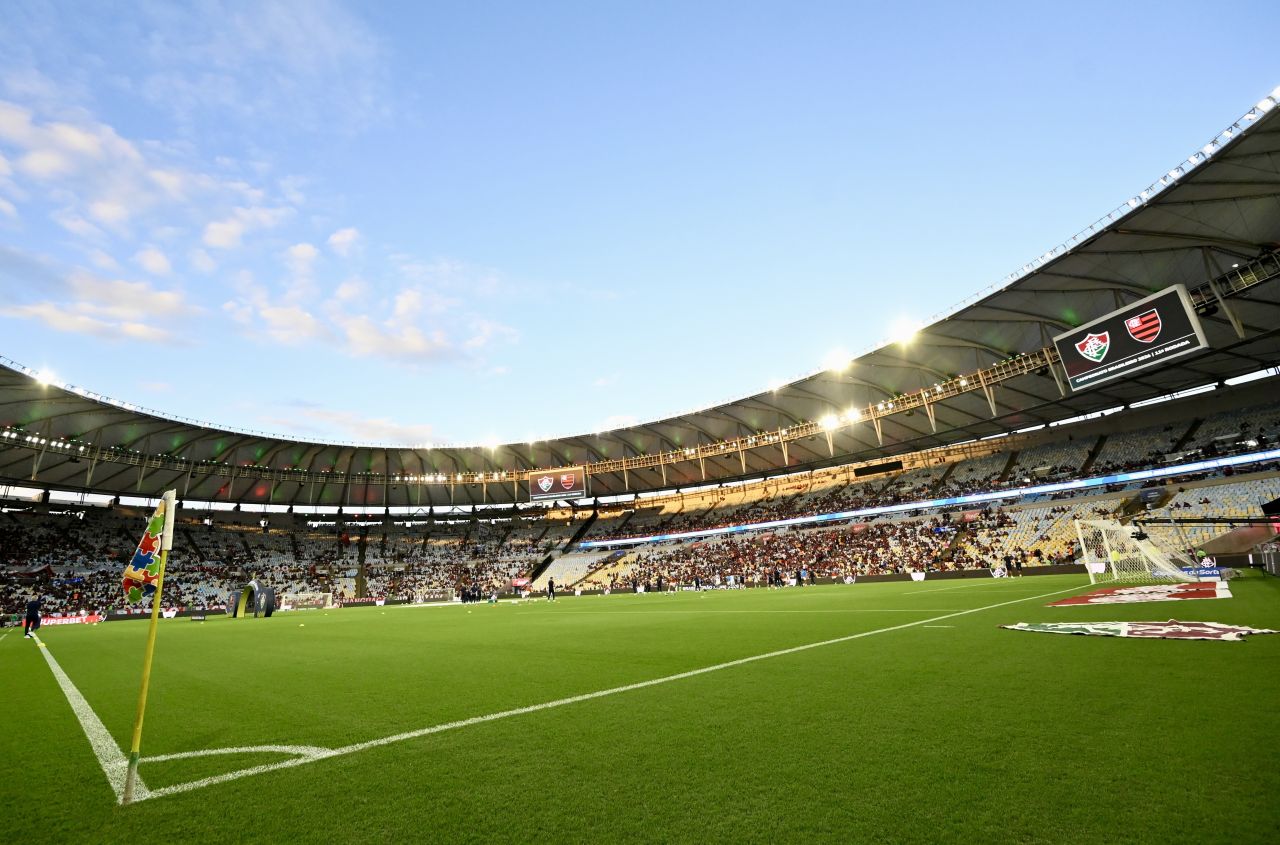 Câmeras instaladas no estádio para testes de arbitragem eletrônica