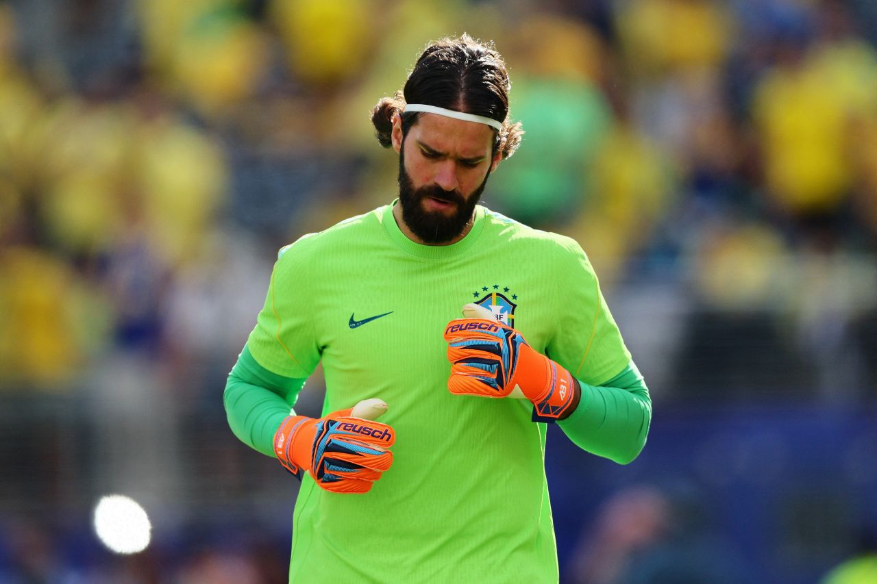 Goleiros da seleção com uniforme verde