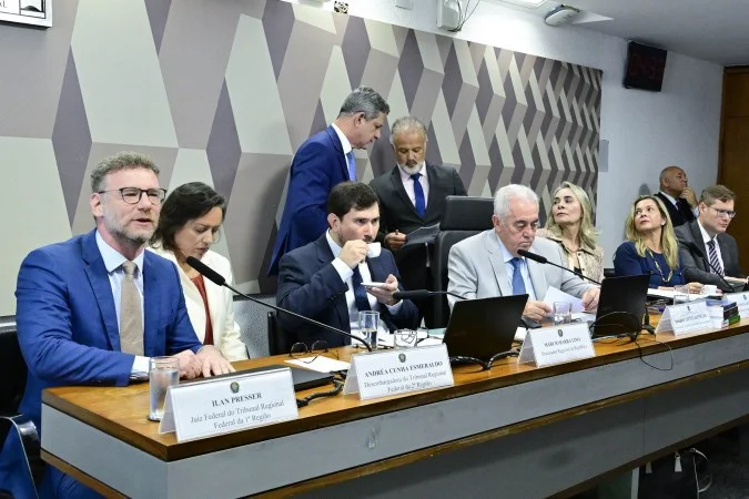 Senadores na CCJ durante votação sobre indicados ao CNJ