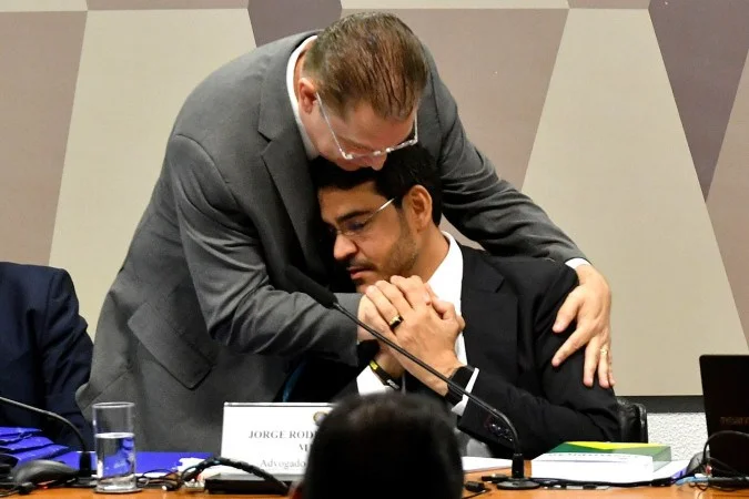 Senadores reunidos na CCJ durante sabatina de Jorge Messias