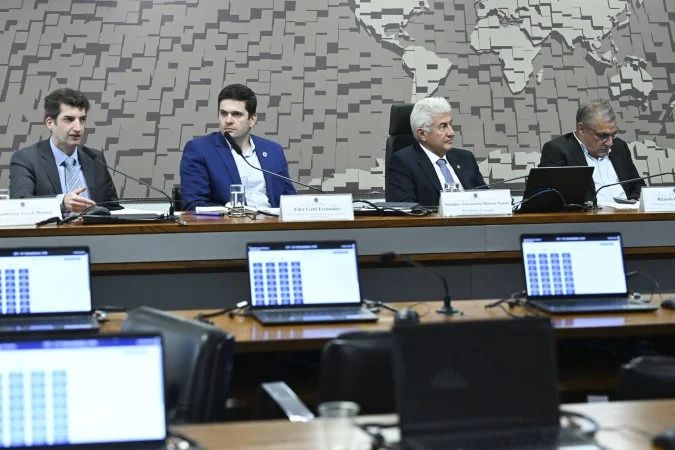 Comissão do Senado em sessão