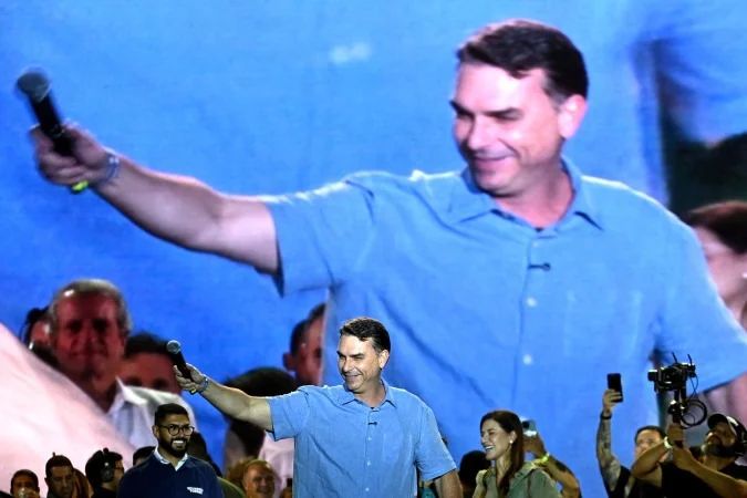 Flávio Bolsonaro em evento público