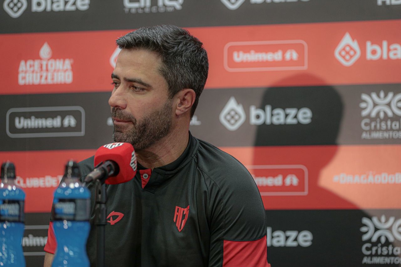 Rafael Lacerda em foto pelo Atlético-GO