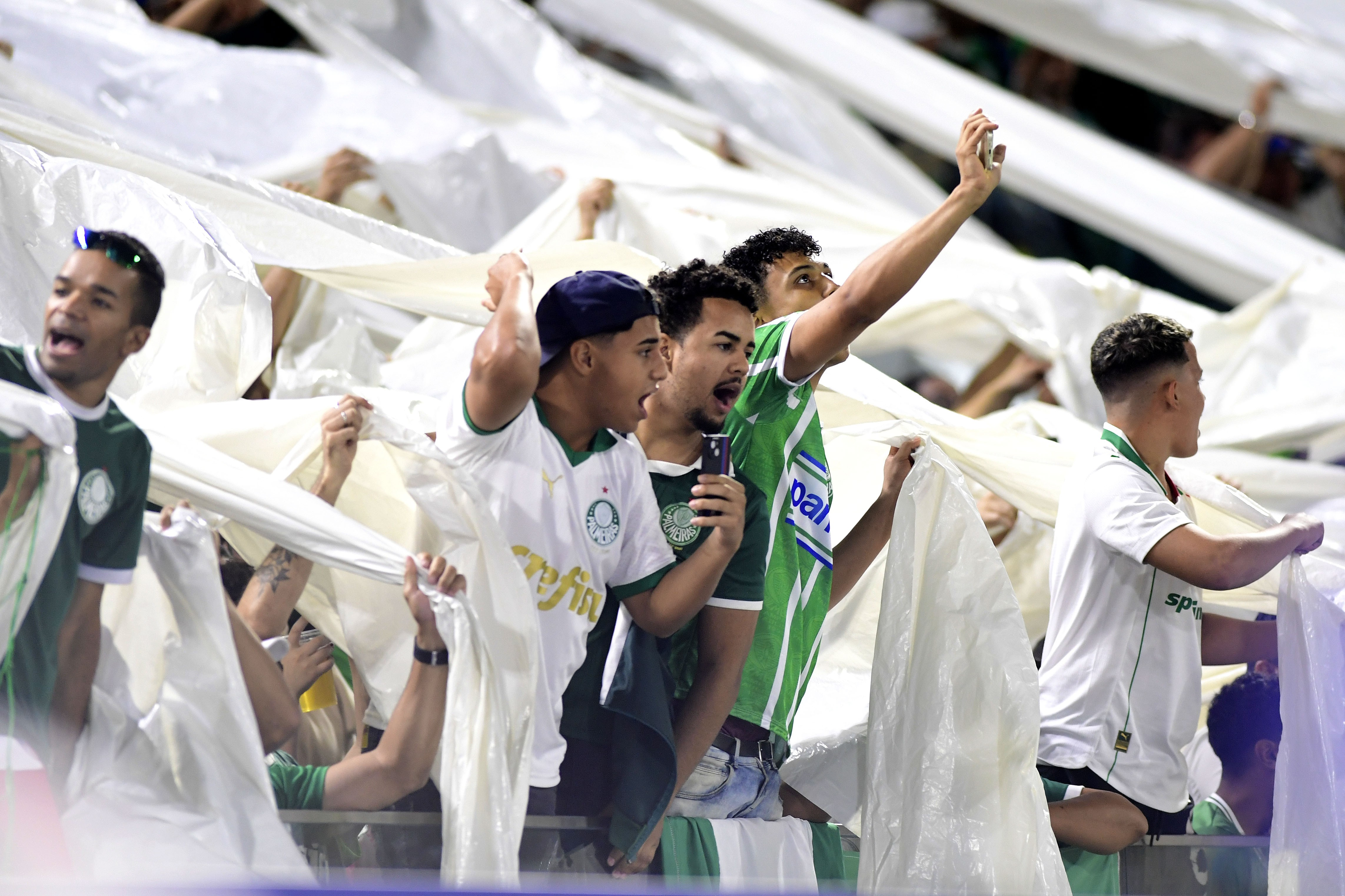Jogadores do Atlético-MG em treino antes da partida