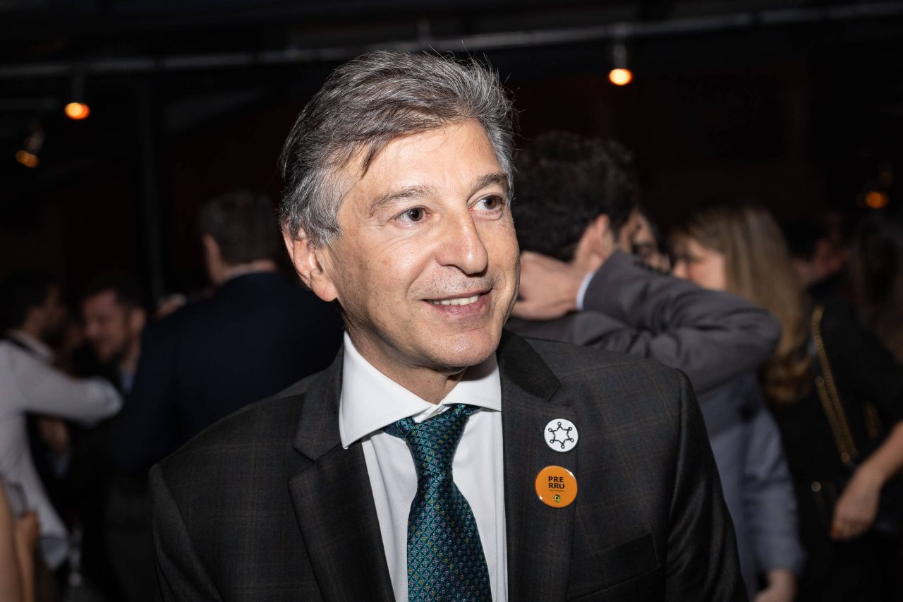 Charge de Laerte publicada em 22 de abril